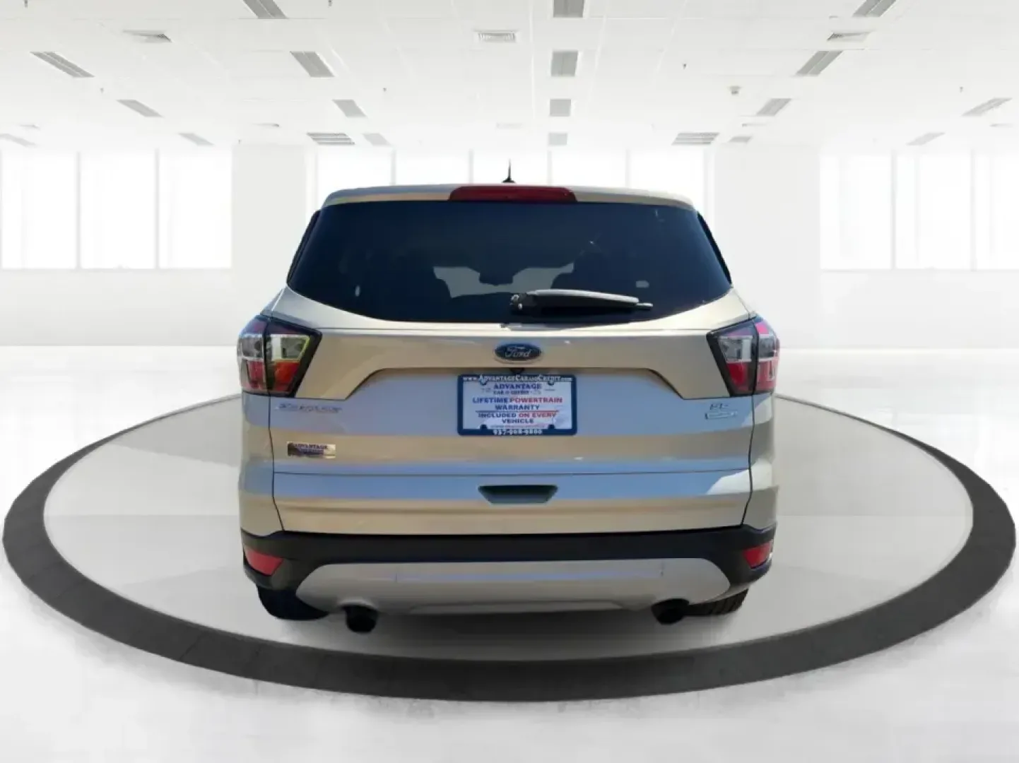 2017 Ford Escape SE (1FMCU0GD2HU) with an 1.5L L4 DOHC 16V engine, 6A transmission, located at 880 E. National Road, Vandalia, OH, 45377, (937) 908-9800, 39.891918, -84.183594 - Picture your next week in Vandalia: weekday commutes down E. National Road and I75, school drop-offs, quick grocery runs near the Dayton International Airport area, and a weekend escape to Taylorsville MetroPark or a day out at the Montgomery County Fairgrounds. This 2017 Ford Escape SE is built for - Photo#3