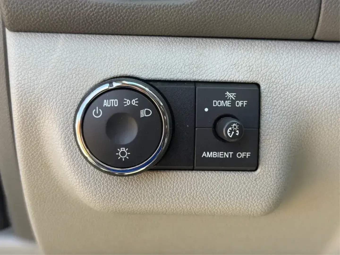 2013 Buick Enclave Leather (5GAKRCKD0DJ) with an 3.6L V-6 gasoline direct injection engine, 6-Speed Automatic Overdrive transmission, located at 1099 N County Rd 25A , Troy, OH, 45373, (937) 908-9800, 40.057079, -84.212883 - Pack the kids for school drop-offs in the morning, load up for a weekend at the National Museum of the U.S. Air Force, or cruise I75 with friends headed toward downtown Dayton-this 2013 Buick Enclave Leather is built for real-life comfort with a premium feel. Finished in Atlantis Blue Metallic and d - Photo#17