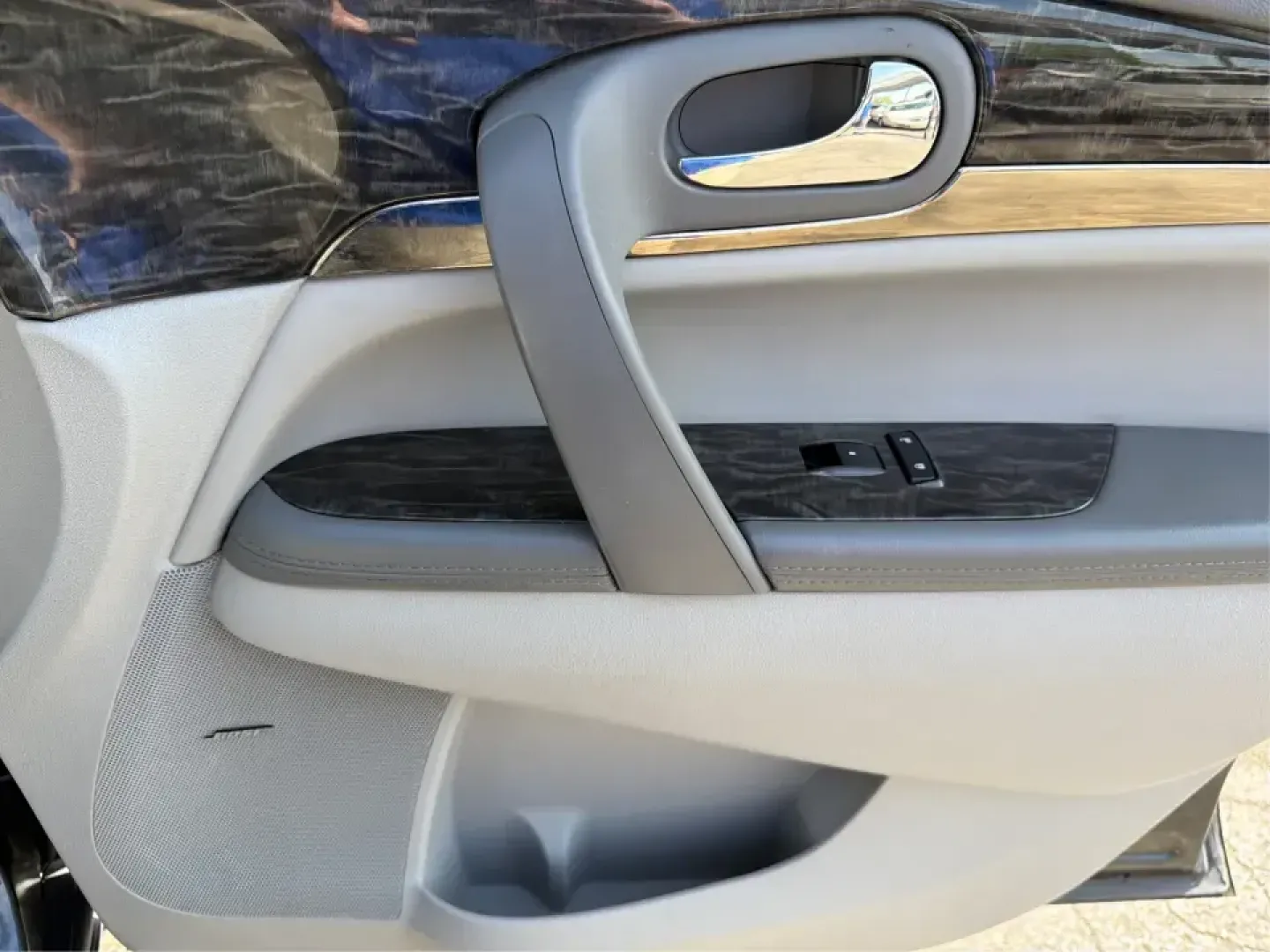 2013 Buick Enclave Leather (5GAKRCKD0DJ) with an 3.6L V-6 gasoline direct injection engine, 6-Speed Automatic Overdrive transmission, located at 1099 N County Rd 25A , Troy, OH, 45373, (937) 908-9800, 40.057079, -84.212883 - Pack the kids for school drop-offs in the morning, load up for a weekend at the National Museum of the U.S. Air Force, or cruise I75 with friends headed toward downtown Dayton-this 2013 Buick Enclave Leather is built for real-life comfort with a premium feel. Finished in Atlantis Blue Metallic and d - Photo#20