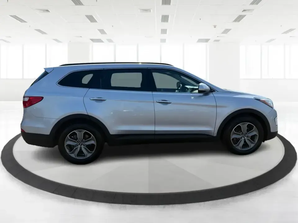 2016 Hyundai Santa Fe SE (KM8SMDHF5GU) with an 3.3L V-6 gasoline direct injection engine, 6A transmission, located at 1184 Kauffman Ave, Fairborn, OH, 45324, (937) 908-9800, 39.807072, -84.030914 - Whether you're hauling the kids to practice in Beavercreek, commuting to Wright-Patterson AFB, or loading up for a weekend escape toward Yellow Springs, this 2016 Hyundai Santa Fe SE is the kind of SUV that fits real life-roomy, confident in changing Ohio weather, and packed with comfort features th - Photo#1