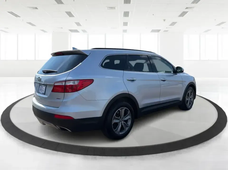 2016 Hyundai Santa Fe SE (KM8SMDHF5GU) with an 3.3L V-6 gasoline direct injection engine, 6A transmission, located at 1184 Kauffman Ave, Fairborn, OH, 45324, (937) 908-9800, 39.807072, -84.030914 - Whether you're hauling the kids to practice in Beavercreek, commuting to Wright-Patterson AFB, or loading up for a weekend escape toward Yellow Springs, this 2016 Hyundai Santa Fe SE is the kind of SUV that fits real life-roomy, confident in changing Ohio weather, and packed with comfort features th - Photo#2