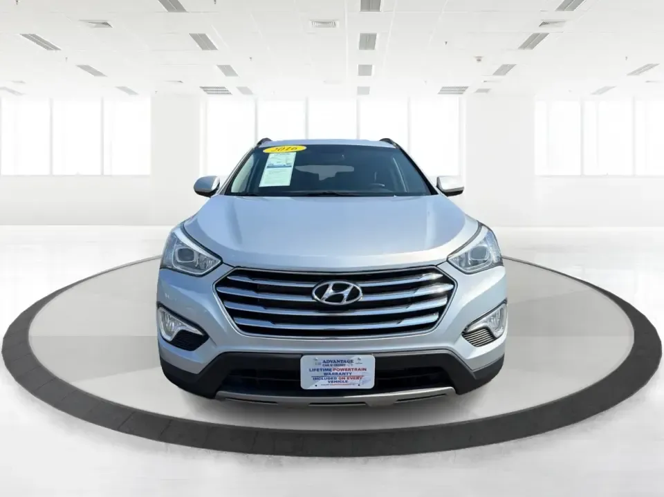 2016 Hyundai Santa Fe SE (KM8SMDHF5GU) with an 3.3L V-6 gasoline direct injection engine, 6A transmission, located at 1184 Kauffman Ave, Fairborn, OH, 45324, (937) 908-9800, 39.807072, -84.030914 - Whether you're hauling the kids to practice in Beavercreek, commuting to Wright-Patterson AFB, or loading up for a weekend escape toward Yellow Springs, this 2016 Hyundai Santa Fe SE is the kind of SUV that fits real life-roomy, confident in changing Ohio weather, and packed with comfort features th - Photo#7