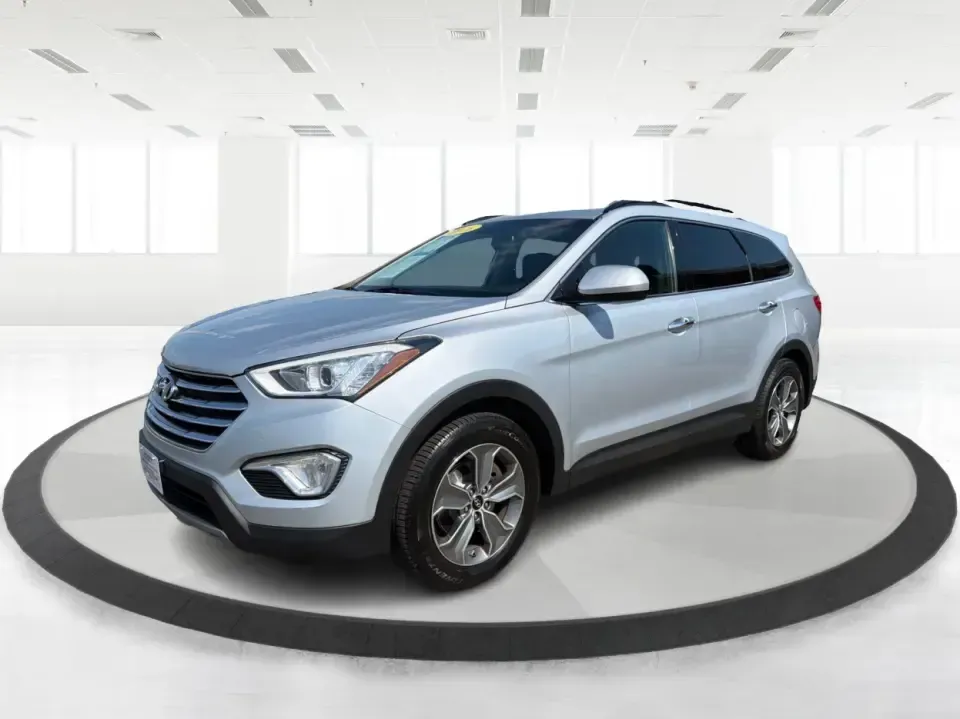 2016 Hyundai Santa Fe SE (KM8SMDHF5GU) with an 3.3L V-6 gasoline direct injection engine, 6A transmission, located at 1184 Kauffman Ave, Fairborn, OH, 45324, (937) 908-9800, 39.807072, -84.030914 - Whether you're hauling the kids to practice in Beavercreek, commuting to Wright-Patterson AFB, or loading up for a weekend escape toward Yellow Springs, this 2016 Hyundai Santa Fe SE is the kind of SUV that fits real life-roomy, confident in changing Ohio weather, and packed with comfort features th - Photo#8