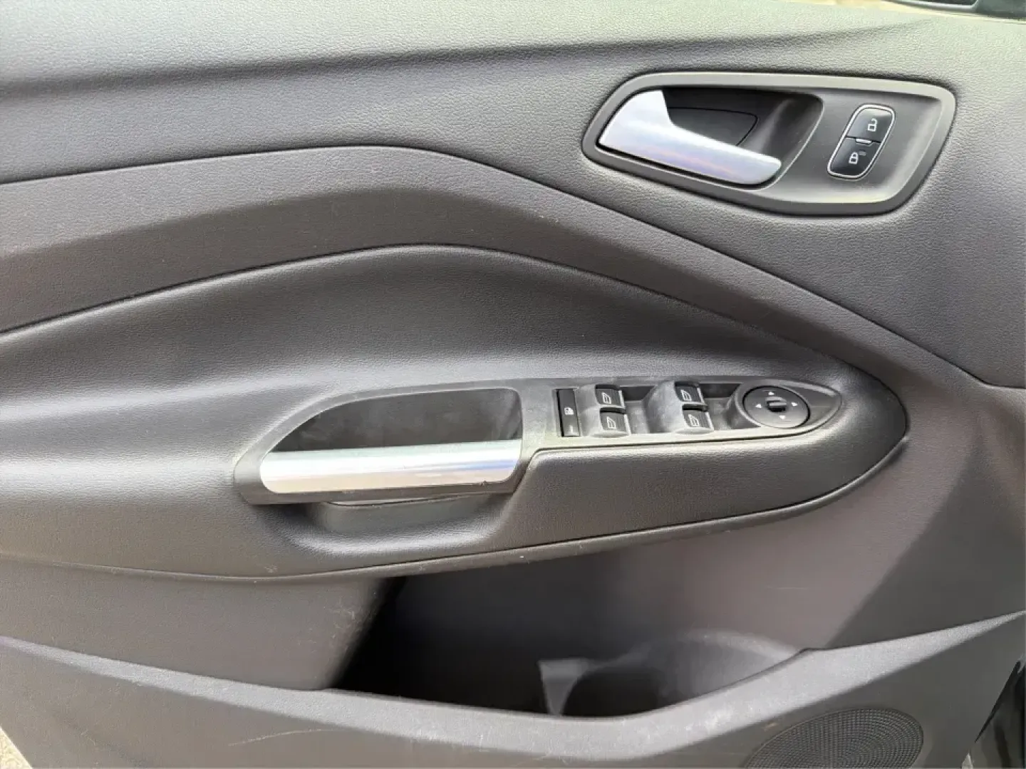 2017 Ford Escape SE FWD (1FMCU0GD1HU) with an 1.5L L4 DOHC 16V engine, 6A transmission, located at 880 E. National Road, Vandalia, OH, 45377, (937) 908-9800, 39.891918, -84.183594 - Picture your next week: a smooth commute down I75, a quick run to the Dayton Mall, and a weekend getaway with room for groceries, gear, and friends-all in one easy-to-drive SUV. This 2017 Ford Escape SE in Shadow Black is a smart fit for busy families, first-time buyers, and anyone who wants a pract - Photo#19