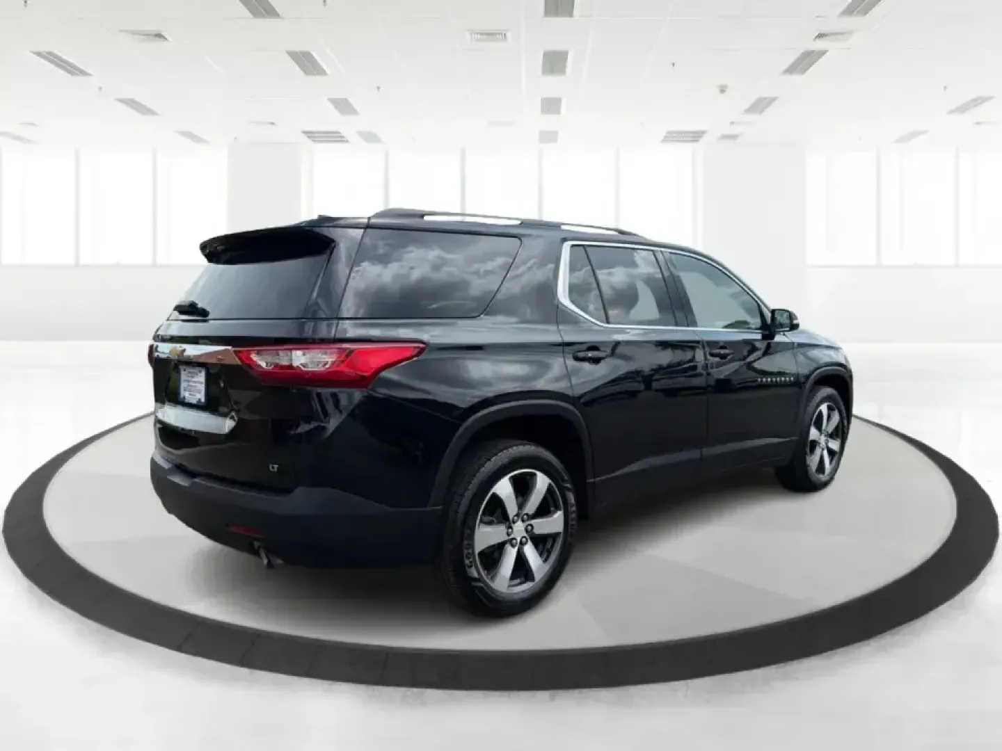 2019 Chevrolet Traverse 3LT (1GNERHKW6KJ) with an 3.6L V-6 gasoline direct injection engine, 9A transmission, located at 1230 East Main St, Xenia, OH, 45385, (937) 908-9800, 39.688026, -83.910172 - Load up the kids, the groceries, and the gear-then head from weekday school drop-offs to weekend road trips without feeling cramped. This 2019 Chevrolet Traverse 3LT is built for real life in Xenia, with three-row flexibility, confident V6 power, and the kind of comfort features that make long drive - Photo#2
