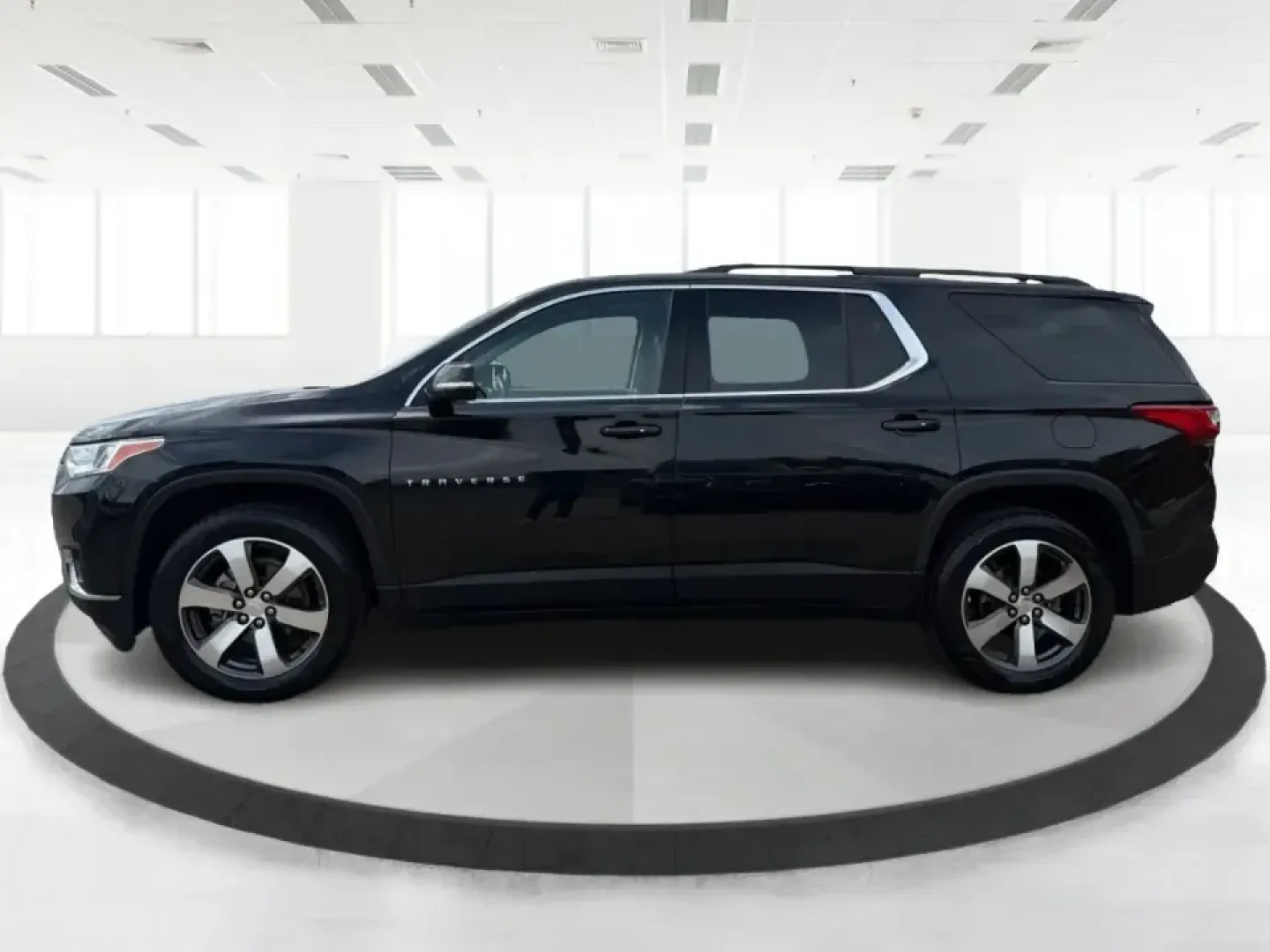 2019 Chevrolet Traverse 3LT (1GNERHKW6KJ) with an 3.6L V-6 gasoline direct injection engine, 9A transmission, located at 1230 East Main St, Xenia, OH, 45385, (937) 908-9800, 39.688026, -83.910172 - Load up the kids, the groceries, and the gear-then head from weekday school drop-offs to weekend road trips without feeling cramped. This 2019 Chevrolet Traverse 3LT is built for real life in Xenia, with three-row flexibility, confident V6 power, and the kind of comfort features that make long drive - Photo#5
