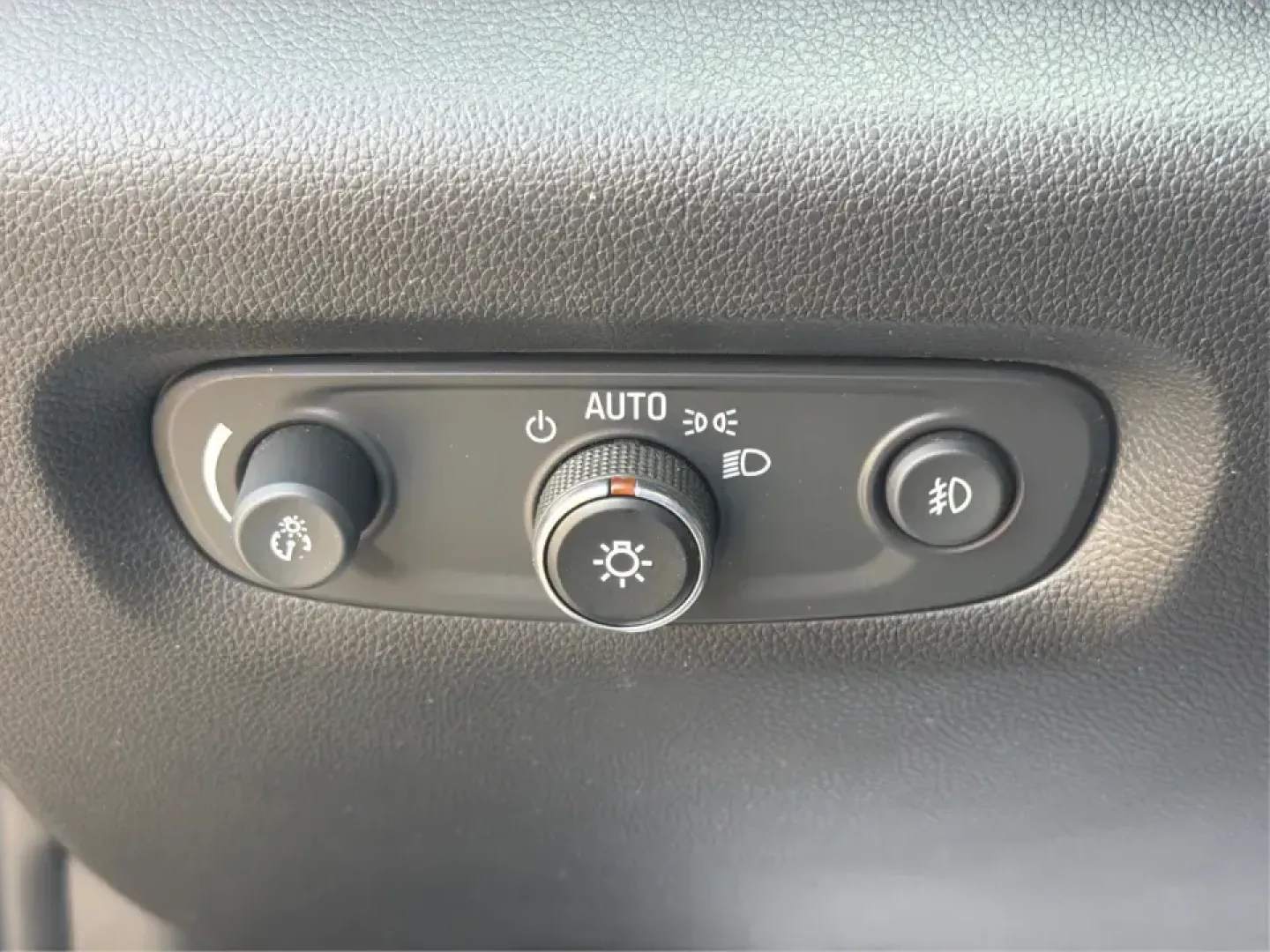 2019 Chevrolet Traverse 3LT (1GNERHKW6KJ) with an 3.6L V-6 gasoline direct injection engine, 9A transmission, located at 1230 East Main St, Xenia, OH, 45385, (937) 908-9800, 39.688026, -83.910172 - Load up the kids, the groceries, and the gear-then head from weekday school drop-offs to weekend road trips without feeling cramped. This 2019 Chevrolet Traverse 3LT is built for real life in Xenia, with three-row flexibility, confident V6 power, and the kind of comfort features that make long drive - Photo#17