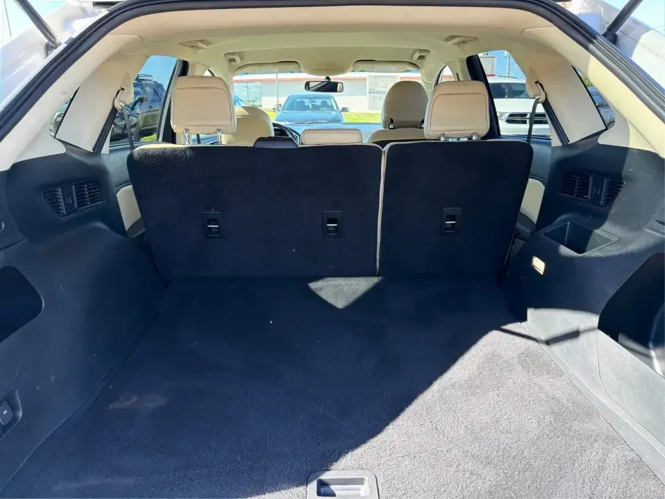 2018 Ford Edge SEL (2FMPK4J89JB) with an 3.5L V6 DOHC 24V engine, 6A transmission, located at 1184 Kauffman Ave, Fairborn, OH, 45324, (937) 908-9800, 39.807072, -84.030914 - Pack up the family, cue up your favorite playlist, and head out for a weekend at Wright-Patterson AFB Museum or a quick escape to John Bryan State Park-this 2018 Ford Edge SEL is the kind of midsize SUV that fits real life in Fairborn. With confident traction for Ohio's changing seasons and a comfor - Photo#11