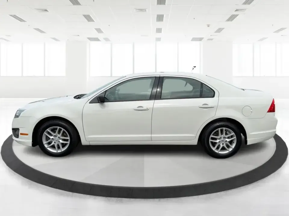 2012 Ford Fusion S (3FAHP0GA0CR) with an 2.5L I-4 DOHC engine, located at 1099 N County Rd 25A , Troy, OH, 45373, (937) 908-9800, 40.057079, -84.212883 - Need a reliable commuter that still feels comfortable for weekend errands, school drop-offs, and those quick road trips up I75? This 2012 Ford Fusion S is a smart, budget-friendly sedan for life in and around Troy-easy to park downtown, smooth on longer drives toward Dayton, and practical for everyd - Photo#5