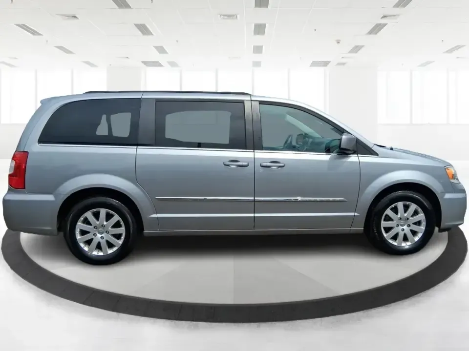 2016 Chrysler Town and Country Touring (2C4RC1BG4GR) with an Pentastar 3.6L V-6 DOHC engine, 6A transmission, located at 1184 Kauffman Ave, Fairborn, OH, 45324, (937) 908-9800, 39.807072, -84.030914 - Load up the kids, the cooler, and the playlist-this 2016 Chrysler Town and Country Touring is built for real life in Fairborn, from school drop-offs and Wright-Patterson AFB commutes to weekend trips up I-675 and family days at Wright State University events. With its comfortable cabin, flexible s - Photo#1