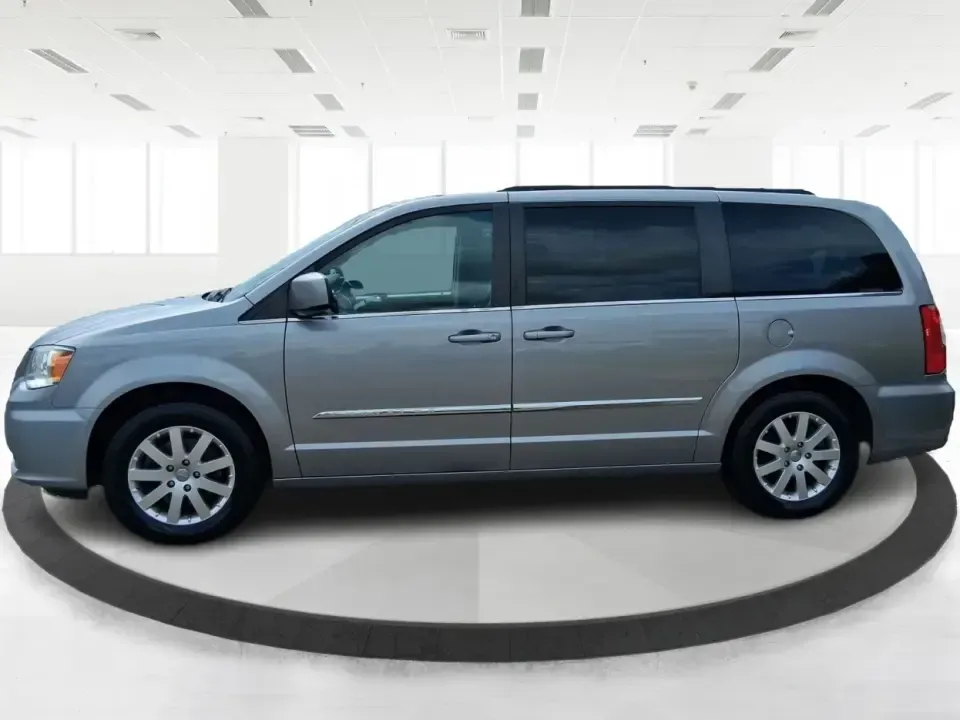 2016 Chrysler Town and Country Touring (2C4RC1BG4GR) with an Pentastar 3.6L V-6 DOHC engine, 6A transmission, located at 1184 Kauffman Ave, Fairborn, OH, 45324, (937) 908-9800, 39.807072, -84.030914 - Load up the kids, the cooler, and the playlist-this 2016 Chrysler Town and Country Touring is built for real life in Fairborn, from school drop-offs and Wright-Patterson AFB commutes to weekend trips up I-675 and family days at Wright State University events. With its comfortable cabin, flexible s - Photo#5