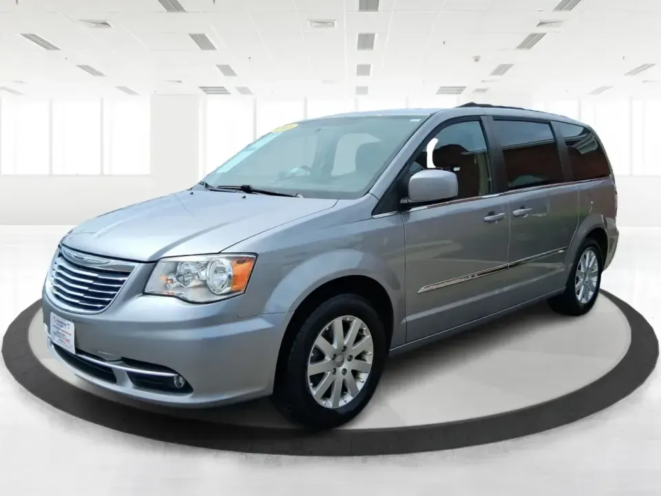 2016 Chrysler Town and Country Touring (2C4RC1BG4GR) with an Pentastar 3.6L V-6 DOHC engine, 6A transmission, located at 1184 Kauffman Ave, Fairborn, OH, 45324, (937) 908-9800, 39.807072, -84.030914 - Load up the kids, the cooler, and the playlist-this 2016 Chrysler Town and Country Touring is built for real life in Fairborn, from school drop-offs and Wright-Patterson AFB commutes to weekend trips up I-675 and family days at Wright State University events. With its comfortable cabin, flexible s - Photo#8