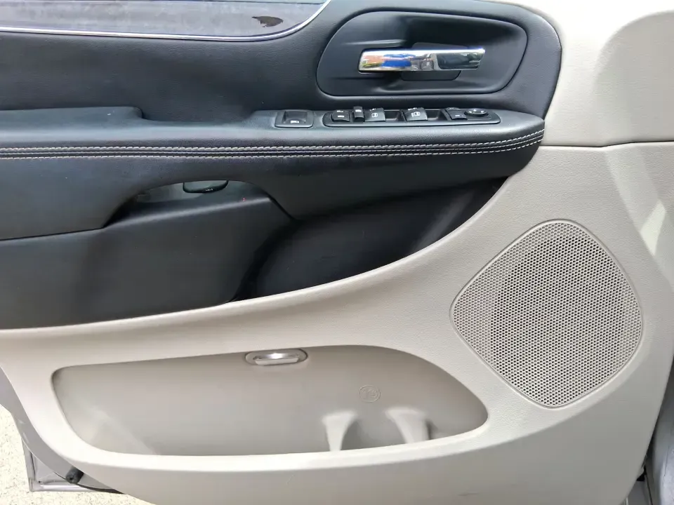 2016 Chrysler Town and Country Touring (2C4RC1BG4GR) with an Pentastar 3.6L V-6 DOHC engine, 6A transmission, located at 1184 Kauffman Ave, Fairborn, OH, 45324, (937) 908-9800, 39.807072, -84.030914 - Load up the kids, the cooler, and the playlist-this 2016 Chrysler Town and Country Touring is built for real life in Fairborn, from school drop-offs and Wright-Patterson AFB commutes to weekend trips up I-675 and family days at Wright State University events. With its comfortable cabin, flexible s - Photo#19