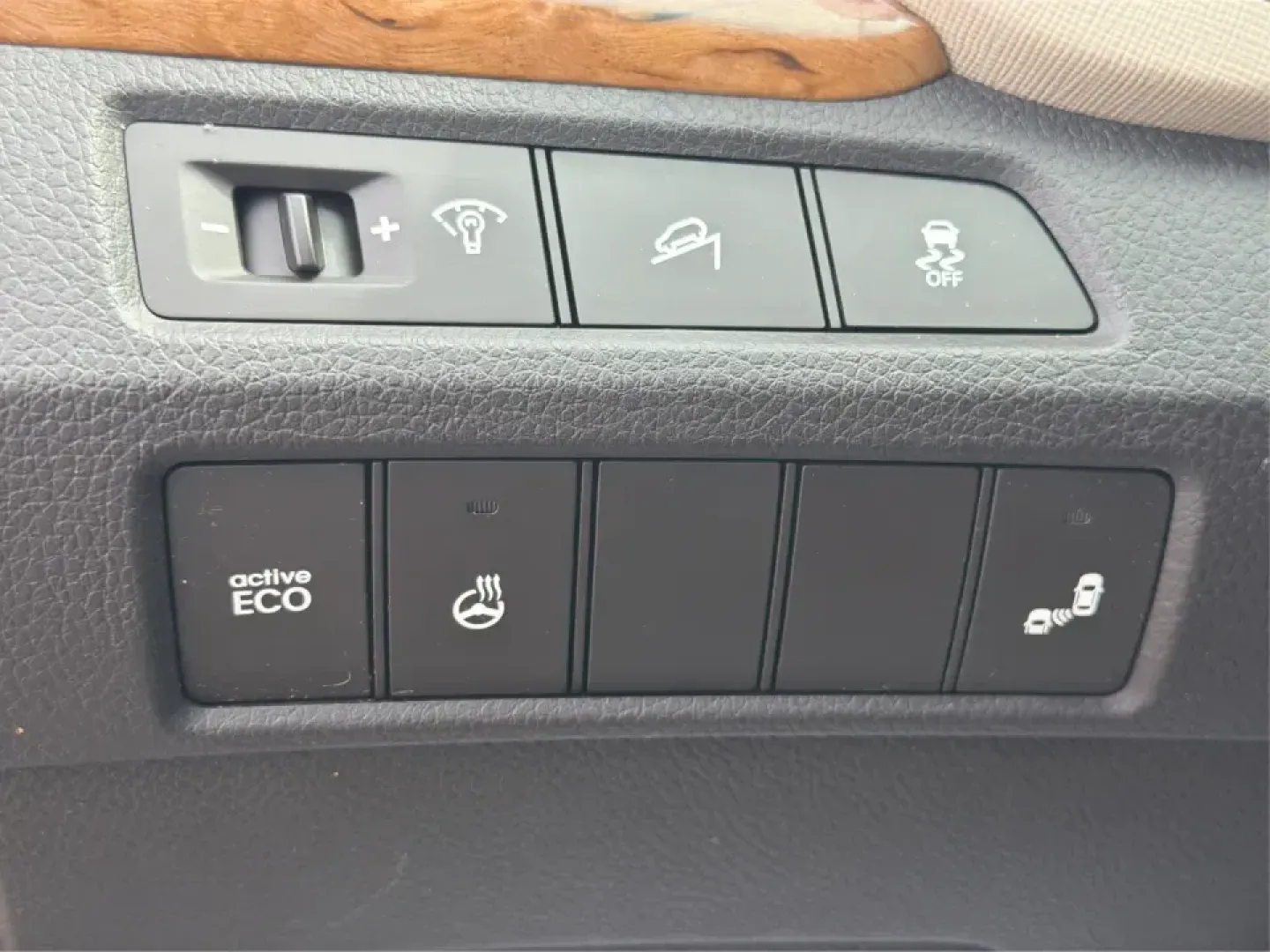 2016 Hyundai Santa Fe 2.4L (5XYZU3LB5GG) with an Theta II 2.4L I-4 gasoline direct injection engine, 6-Speed Automatic transmission, located at 1099 N County Rd 25A , Troy, OH, 45373, (937) 908-9800, 40.057079, -84.212883 - Load up the family, point the hood toward a weekend at John Bryan State Park, or make the daily commute from Xenia to Beavercreek feel more comfortable-this 2016 Hyundai Santa Fe 2.4L is the kind of SUV that fits real life. With three-row versatility in a right-sized footprint, it's ideal for school- Photo#17