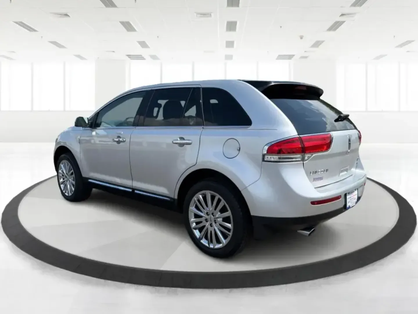 2012 Lincoln MKX Base (2LMDJ8JK1CB) with an 3.7L V6 DOHC 24V engine, 6-Speed Automatic transmission, located at 401 Woodman Dr, Riverside, OH, 45431, (937) 908-9800, 39.760899, -84.123421 - Need a comfortable, confident SUV for daily commuting to Wright-Patterson AFB, school drop-offs in Beavercreek, and weekend runs to The Greene or Carillon Historical Park? This 2012 Lincoln MKX Base in classic Silver delivers the kind of quiet ride, upscale comfort, and V6 power that makes errands f - Photo#4