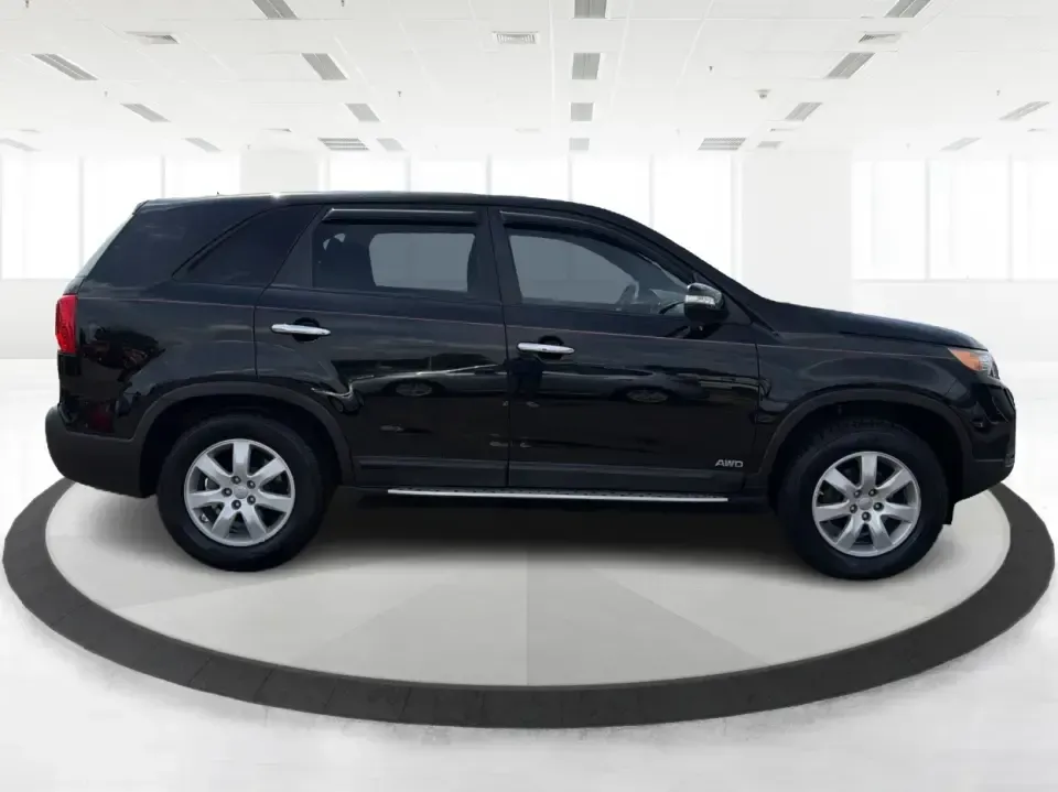 2013 Kia Sorento LX (5XYKTCA63DG) with an 2.4L I-4 gasoline direct injection engine, 6-Speed Automatic transmission, located at 1230 East Main St, Xenia, OH, 45385, (937) 908-9800, 39.688026, -83.910172 - 2013 Kia Sorento LX - Photo#1