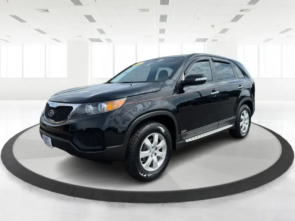 2013 Kia Sorento LX (5XYKTCA63DG) with an 2.4L I-4 gasoline direct injection engine, 6-Speed Automatic transmission, located at 1230 East Main St, Xenia, OH, 45385, (937) 908-9800, 39.688026, -83.910172 - 2013 Kia Sorento LX - Photo#8