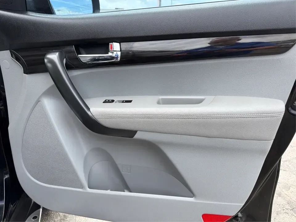 2013 Kia Sorento LX (5XYKTCA63DG) with an 2.4L I-4 gasoline direct injection engine, 6-Speed Automatic transmission, located at 1230 East Main St, Xenia, OH, 45385, (937) 908-9800, 39.688026, -83.910172 - 2013 Kia Sorento LX - Photo#20