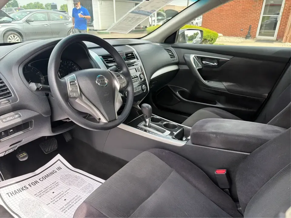 2013 Nissan Altima 2.5 S (1N4AL3AP8DC) with an 2.5L I-4 DOHC engine, located at 1230 East Main St, Xenia, OH, 45385, (937) 908-9800, 39.688026, -83.910172 - 2013 Nissan Altima 2.5 S - Photo#9