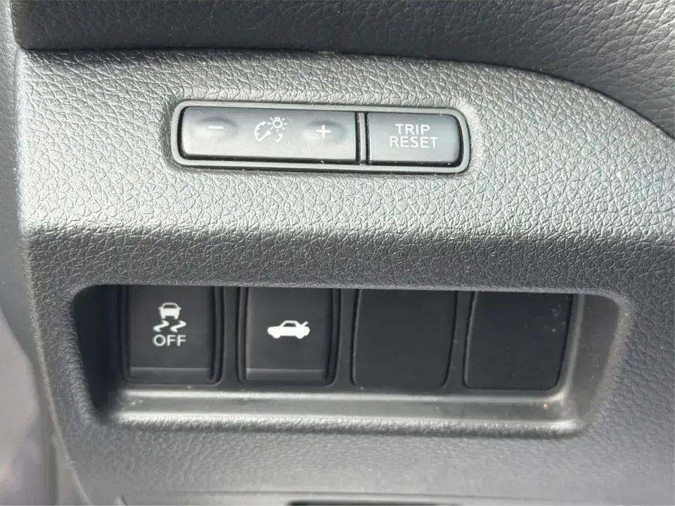 2013 Nissan Altima 2.5 S (1N4AL3AP8DC) with an 2.5L I-4 DOHC engine, located at 1230 East Main St, Xenia, OH, 45385, (937) 908-9800, 39.688026, -83.910172 - 2013 Nissan Altima 2.5 S - Photo#17