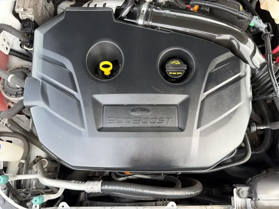 2017 Ford Fusion SE (3FA6P0T99HR) with an EcoBoost 2L I-4 gasoline direct injection engine, 6A transmission, located at 1230 East Main St, Xenia, OH, 45385, (937) 908-9800, 39.688026, -83.910172 - Built for real life in the Miami Valley-school drop-offs, long commutes, and weekend getaways-this 2017 Ford Fusion SE is the kind of sedan that fits smoothly into a busy schedule while still feeling comfortable and confident on the road. Finished in crisp Oxford White, it's a smart pick for commute - Photo#11