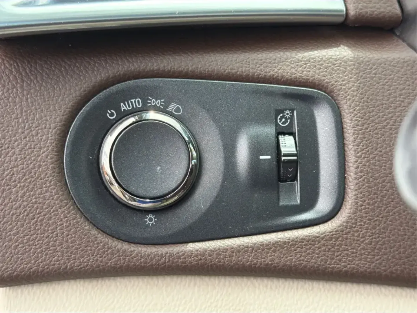 2015 Cadillac SRX Luxury Collection (3GYFNEE39FS) with an 3.6L V-6 gasoline direct injection engine, 6-Speed Automatic transmission, located at 401 Woodman Dr, Riverside, OH, 45431, (937) 908-9800, 39.760899, -84.123421 - Picture your next road trip or daily commute with a touch of luxury: a quiet, confident SUV that feels just as at home cruising I-675 to work as it does loading up for a weekend at Carillon Historical Park or a family day at the National Museum of the U.S. Air Force. This 2015 Cadillac SRX Luxury Co - Photo#17