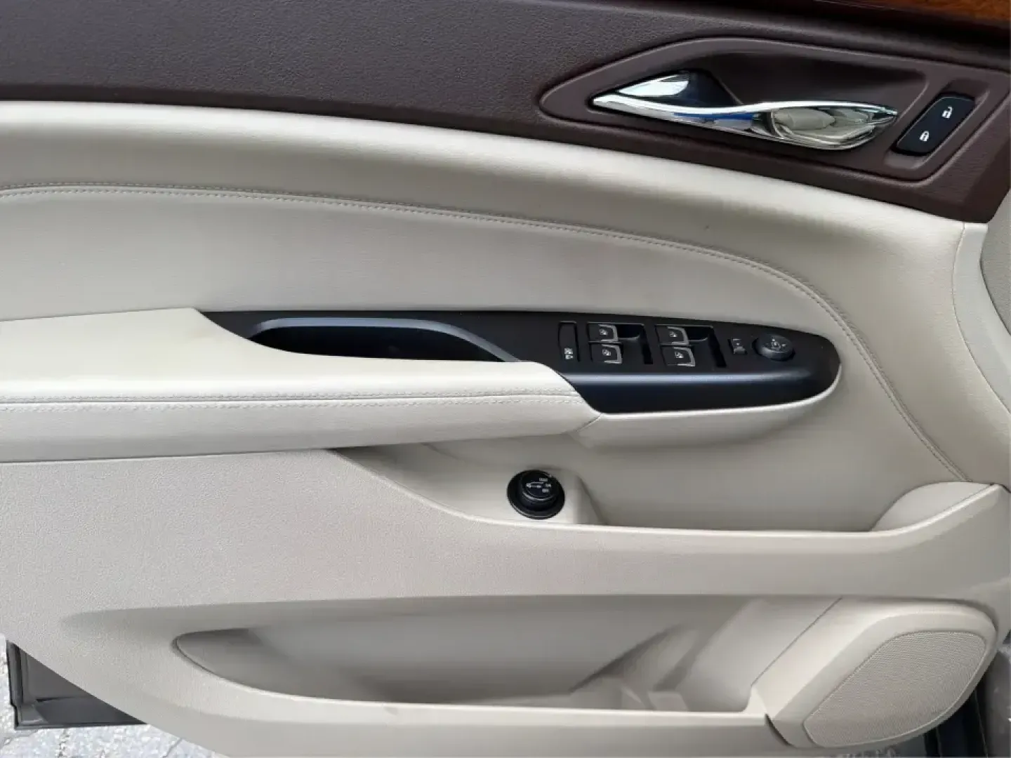 2015 Cadillac SRX Luxury Collection (3GYFNEE39FS) with an 3.6L V-6 gasoline direct injection engine, 6-Speed Automatic transmission, located at 401 Woodman Dr, Riverside, OH, 45431, (937) 908-9800, 39.760899, -84.123421 - Picture your next road trip or daily commute with a touch of luxury: a quiet, confident SUV that feels just as at home cruising I-675 to work as it does loading up for a weekend at Carillon Historical Park or a family day at the National Museum of the U.S. Air Force. This 2015 Cadillac SRX Luxury Co - Photo#19
