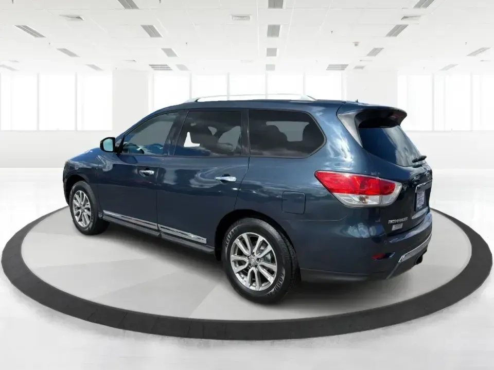 2015 Nissan Pathfinder SL (5N1AR2MM2FC) with an 3.5L V-6 DOHC engine, Continuously Variable Transmission transmission, located at 880 E. National Road, Vandalia, OH, 45377, (937) 908-9800, 39.891918, -84.183594 - Pack up the kids, load the cooler, and point the GPS toward your next weekend escape-this 2015 Nissan Pathfinder SL is the kind of 3-row SUV that fits real life in Vandalia, from school drop-offs and Costco runs to road trips up I75 and afternoons at the National Museum of the U.S. Air Force. With c - Photo#4