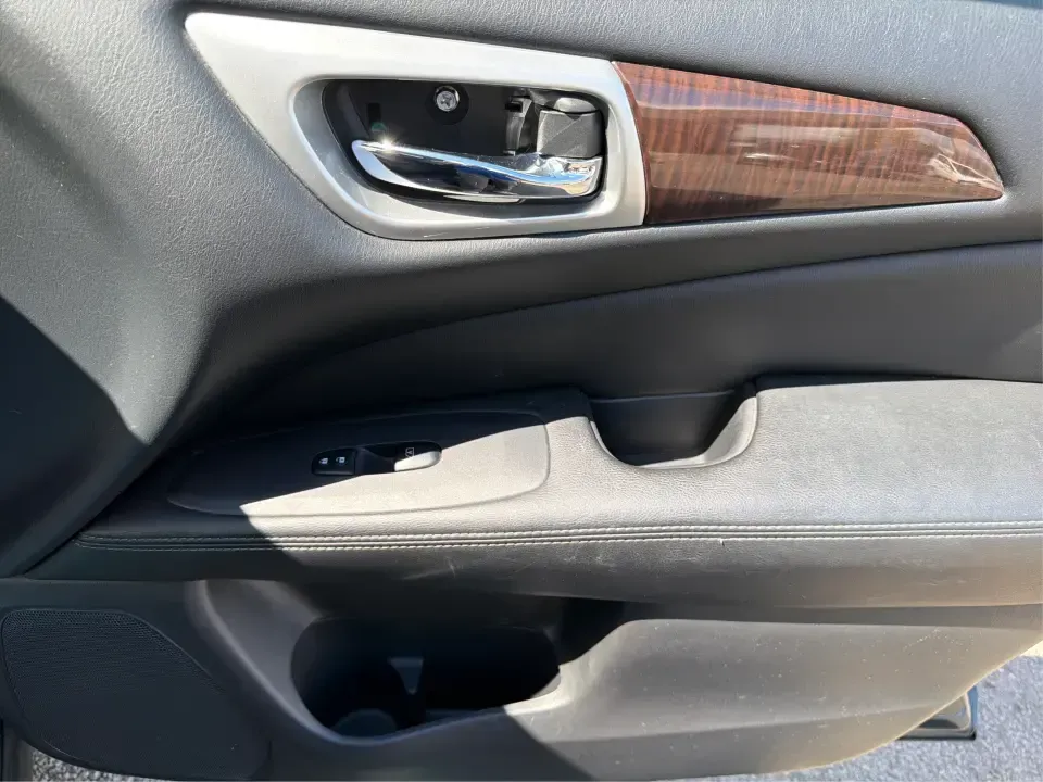 2015 Nissan Pathfinder SL (5N1AR2MM2FC) with an 3.5L V-6 DOHC engine, Continuously Variable Transmission transmission, located at 880 E. National Road, Vandalia, OH, 45377, (937) 908-9800, 39.891918, -84.183594 - Pack up the kids, load the cooler, and point the GPS toward your next weekend escape-this 2015 Nissan Pathfinder SL is the kind of 3-row SUV that fits real life in Vandalia, from school drop-offs and Costco runs to road trips up I75 and afternoons at the National Museum of the U.S. Air Force. With c - Photo#19