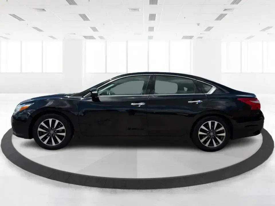 2017 Nissan Altima 2.5 S (1N4AL3AP8HC) with an 2.5L L4 DOHC 16V engine, CVT transmission, located at 4508 South Dixie Dr, Moraine, OH, 45439, (937) 908-9800, 39.689976, -84.218452 - Need a reliable daily driver for I-75 commutes, Wright-Patterson AFB runs, or quick family errands around Dayton? This 2017 Nissan Altima 2.5 SV in Super Black is a smart, comfortable sedan that fits real life in Moraine-easy to park, efficient to live with, and roomy enough for carpools, groceries, - Photo#5