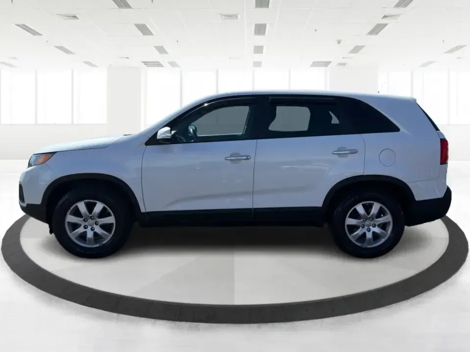 2013 Kia Sorento LX (5XYKT3A17DG) with an 2.4L I-4 DOHC engine, 6-Speed Automatic transmission, located at 401 Woodman Dr, Riverside, OH, 45431, (937) 908-9800, 39.760899, -84.123421 - Pack up the kids, load the groceries, or point the GPS toward a weekend getaway-this 2013 Kia Sorento LX is the kind of practical SUV that fits real life in Riverside, Ohio. With confident road manners for daily commuting and flexible space for road trips, it's a smart choice for growing families, b - Photo#5