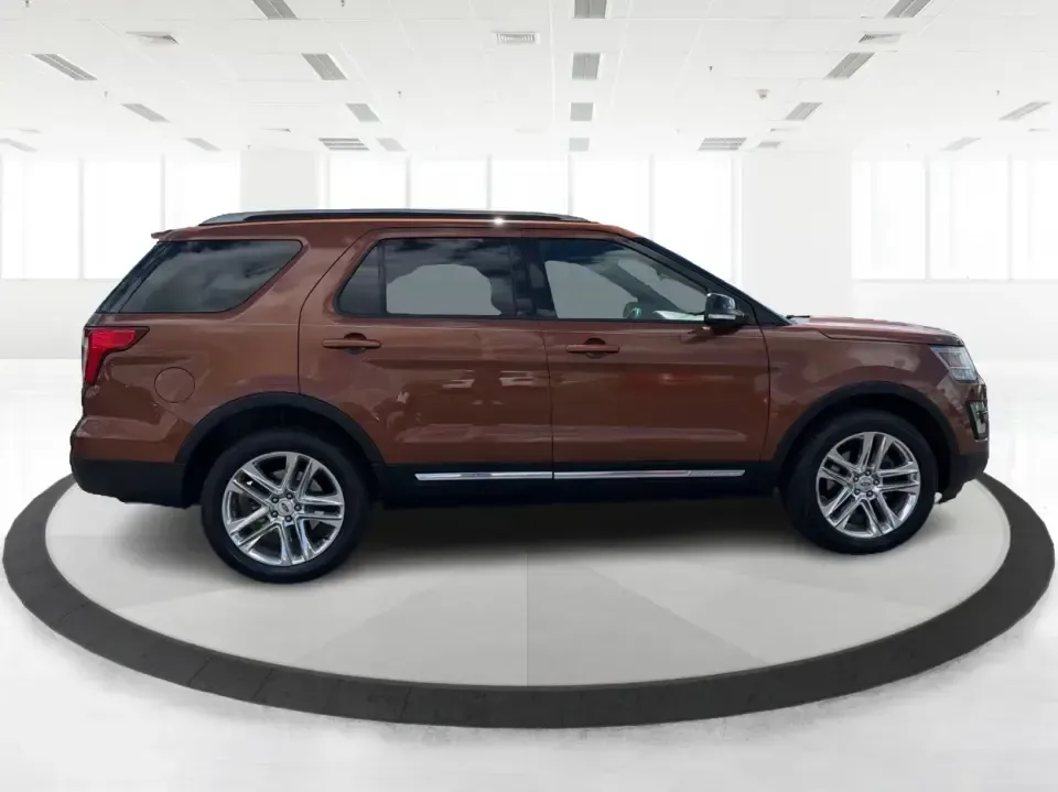 2017 Ford Explorer XLT 4WD (1FM5K8D86HG) with an 3.5L V6 DOHC 24V engine, 6-Speed Automatic transmission, located at 401 Woodman Dr, Riverside, OH, 45431, (937) 908-9800, 39.760899, -84.123421 - Load up the family, cue the playlist, and point the nose toward your next weekend escape-this 2017 Ford Explorer XLT 4WD is built for the real-life mix of school runs, long commutes, and road trips out of Riverside. With three rows of SUV versatility and confident 4WD capability, it's a smart fit fo - Photo#1