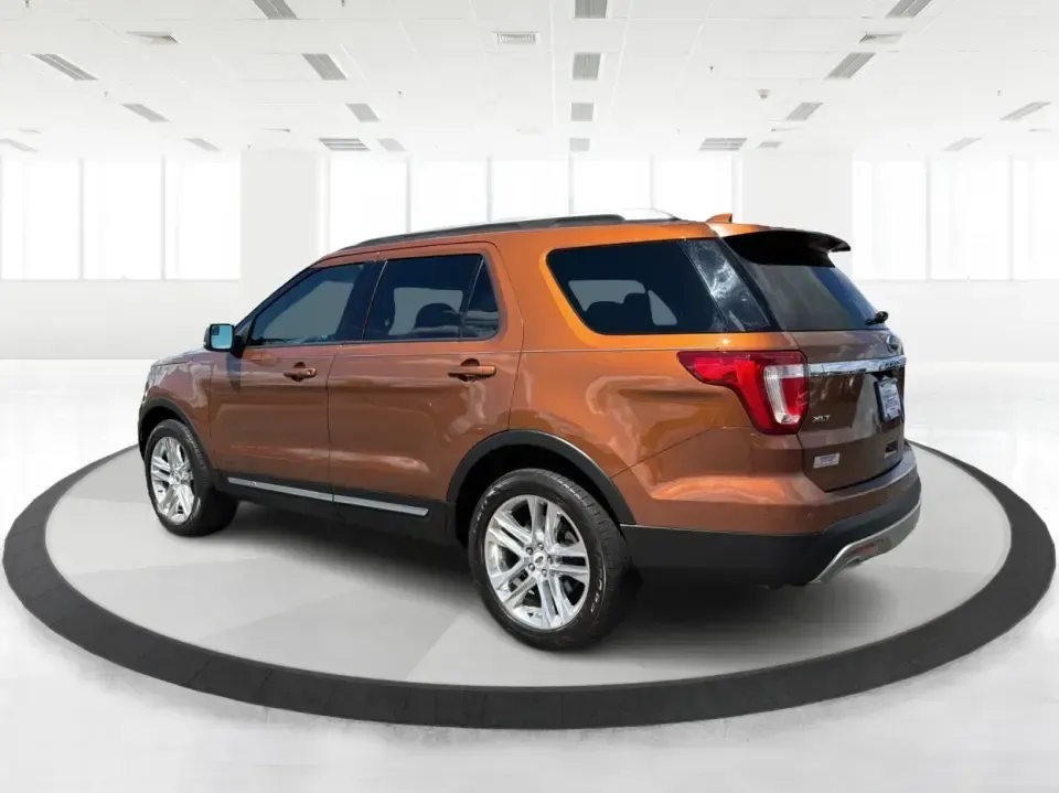 2017 Ford Explorer XLT 4WD (1FM5K8D86HG) with an 3.5L V6 DOHC 24V engine, 6-Speed Automatic transmission, located at 401 Woodman Dr, Riverside, OH, 45431, (937) 908-9800, 39.760899, -84.123421 - Load up the family, cue the playlist, and point the nose toward your next weekend escape-this 2017 Ford Explorer XLT 4WD is built for the real-life mix of school runs, long commutes, and road trips out of Riverside. With three rows of SUV versatility and confident 4WD capability, it's a smart fit fo - Photo#4