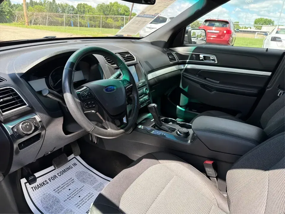 2017 Ford Explorer XLT 4WD (1FM5K8D86HG) with an 3.5L V6 DOHC 24V engine, 6-Speed Automatic transmission, located at 401 Woodman Dr, Riverside, OH, 45431, (937) 908-9800, 39.760899, -84.123421 - Load up the family, cue the playlist, and point the nose toward your next weekend escape-this 2017 Ford Explorer XLT 4WD is built for the real-life mix of school runs, long commutes, and road trips out of Riverside. With three rows of SUV versatility and confident 4WD capability, it's a smart fit fo - Photo#9