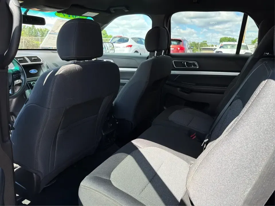 2017 Ford Explorer XLT 4WD (1FM5K8D86HG) with an 3.5L V6 DOHC 24V engine, 6-Speed Automatic transmission, located at 401 Woodman Dr, Riverside, OH, 45431, (937) 908-9800, 39.760899, -84.123421 - Load up the family, cue the playlist, and point the nose toward your next weekend escape-this 2017 Ford Explorer XLT 4WD is built for the real-life mix of school runs, long commutes, and road trips out of Riverside. With three rows of SUV versatility and confident 4WD capability, it's a smart fit fo - Photo#10