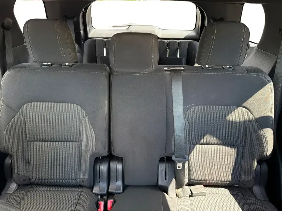 2017 Ford Explorer XLT 4WD (1FM5K8D86HG) with an 3.5L V6 DOHC 24V engine, 6-Speed Automatic transmission, located at 401 Woodman Dr, Riverside, OH, 45431, (937) 908-9800, 39.760899, -84.123421 - Load up the family, cue the playlist, and point the nose toward your next weekend escape-this 2017 Ford Explorer XLT 4WD is built for the real-life mix of school runs, long commutes, and road trips out of Riverside. With three rows of SUV versatility and confident 4WD capability, it's a smart fit fo - Photo#14