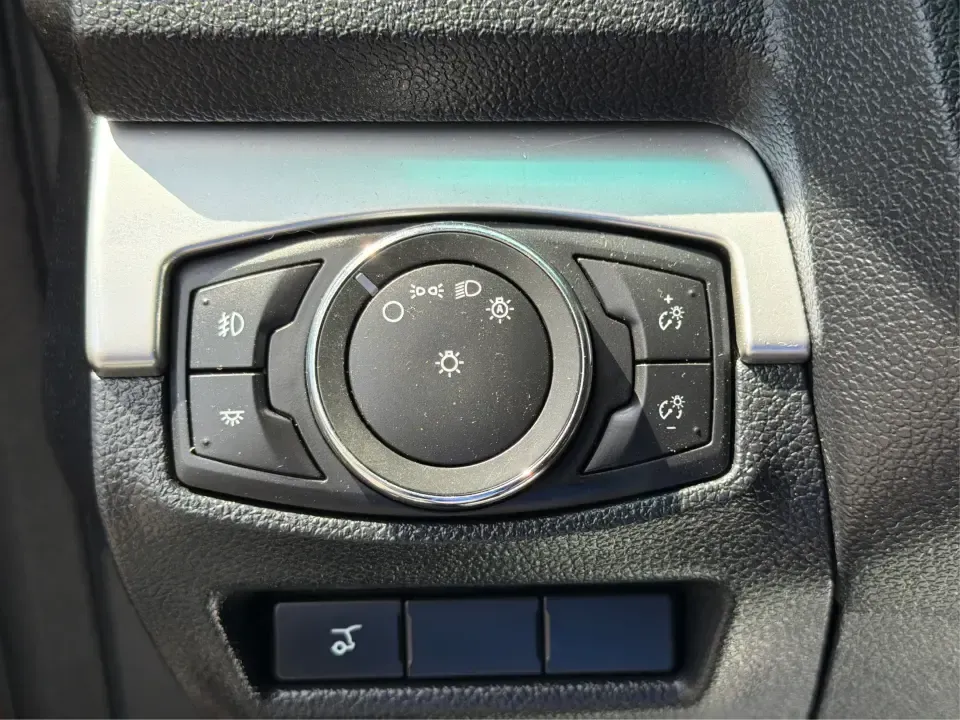 2017 Ford Explorer XLT 4WD (1FM5K8D86HG) with an 3.5L V6 DOHC 24V engine, 6-Speed Automatic transmission, located at 401 Woodman Dr, Riverside, OH, 45431, (937) 908-9800, 39.760899, -84.123421 - Load up the family, cue the playlist, and point the nose toward your next weekend escape-this 2017 Ford Explorer XLT 4WD is built for the real-life mix of school runs, long commutes, and road trips out of Riverside. With three rows of SUV versatility and confident 4WD capability, it's a smart fit fo - Photo#17