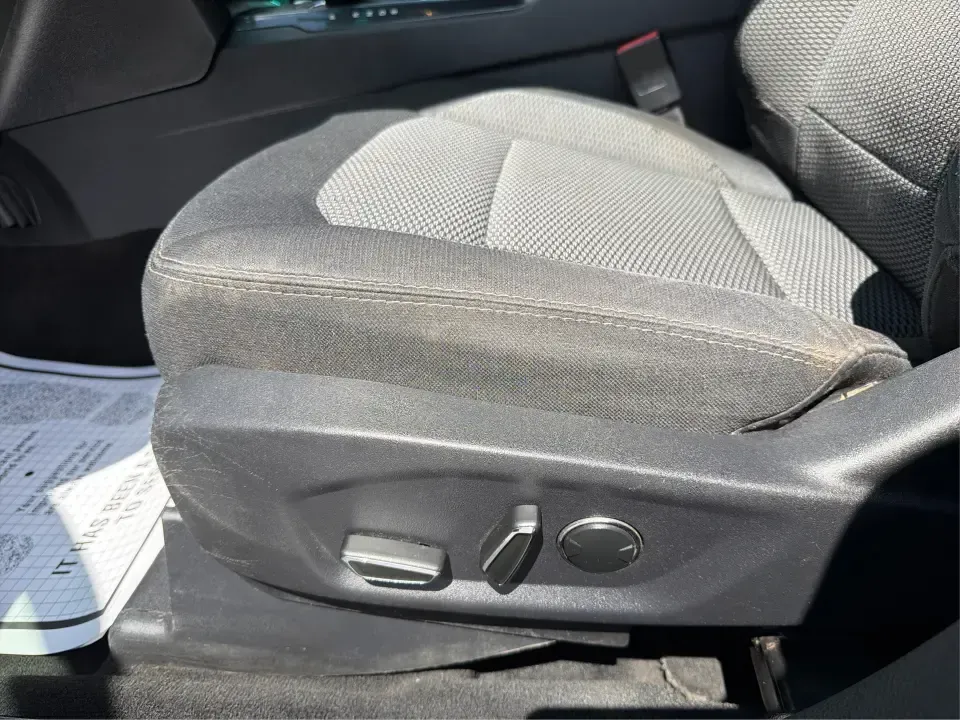 2017 Ford Explorer XLT 4WD (1FM5K8D86HG) with an 3.5L V6 DOHC 24V engine, 6-Speed Automatic transmission, located at 401 Woodman Dr, Riverside, OH, 45431, (937) 908-9800, 39.760899, -84.123421 - Load up the family, cue the playlist, and point the nose toward your next weekend escape-this 2017 Ford Explorer XLT 4WD is built for the real-life mix of school runs, long commutes, and road trips out of Riverside. With three rows of SUV versatility and confident 4WD capability, it's a smart fit fo - Photo#18