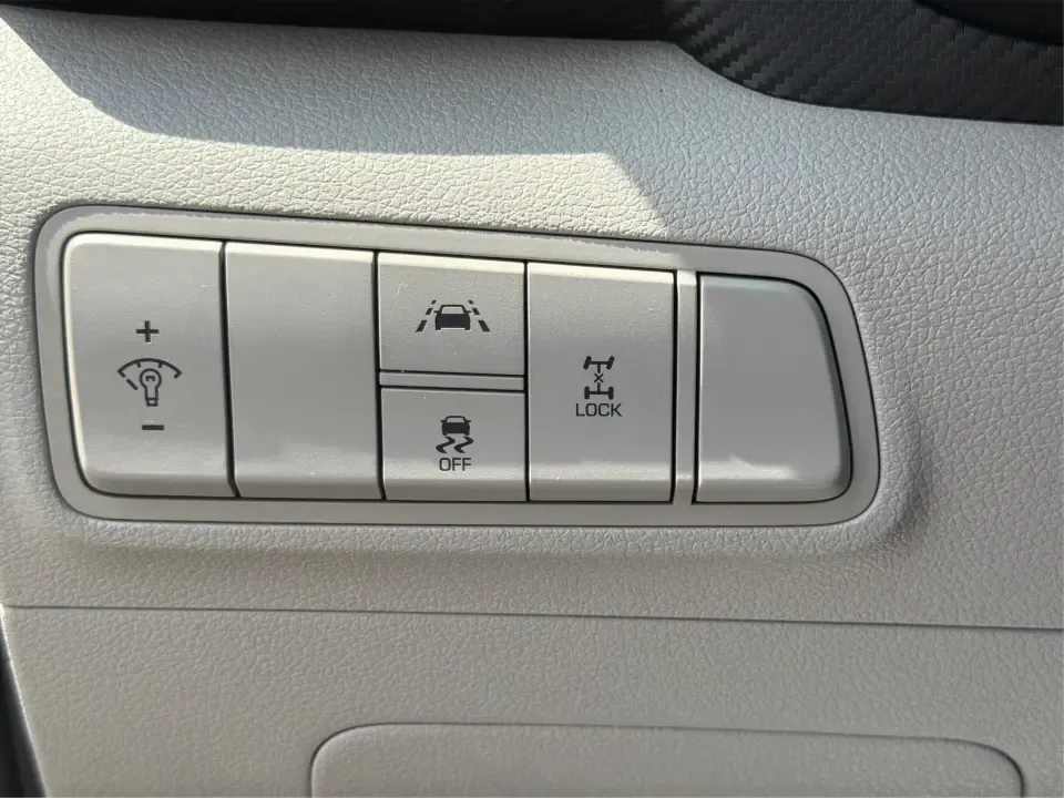2019 Hyundai Tucson SE AWD (KM8J2CA47KU) with an 2.0L L4 DOHC 16V engine, 6A transmission, located at 1099 N County Rd 25A , Troy, OH, 45373, (937) 908-9800, 40.057079, -84.212883 - Need a dependable SUV that can handle school drop-offs, long commutes up I-75, and spontaneous weekend getaways to Charleston Falls Preserve or a quick lap around the Miami County Fairgrounds? This 2019 Hyundai Tucson SE in Coliseum Gray is a smart, practical choice for drivers who want confident al - Photo#17