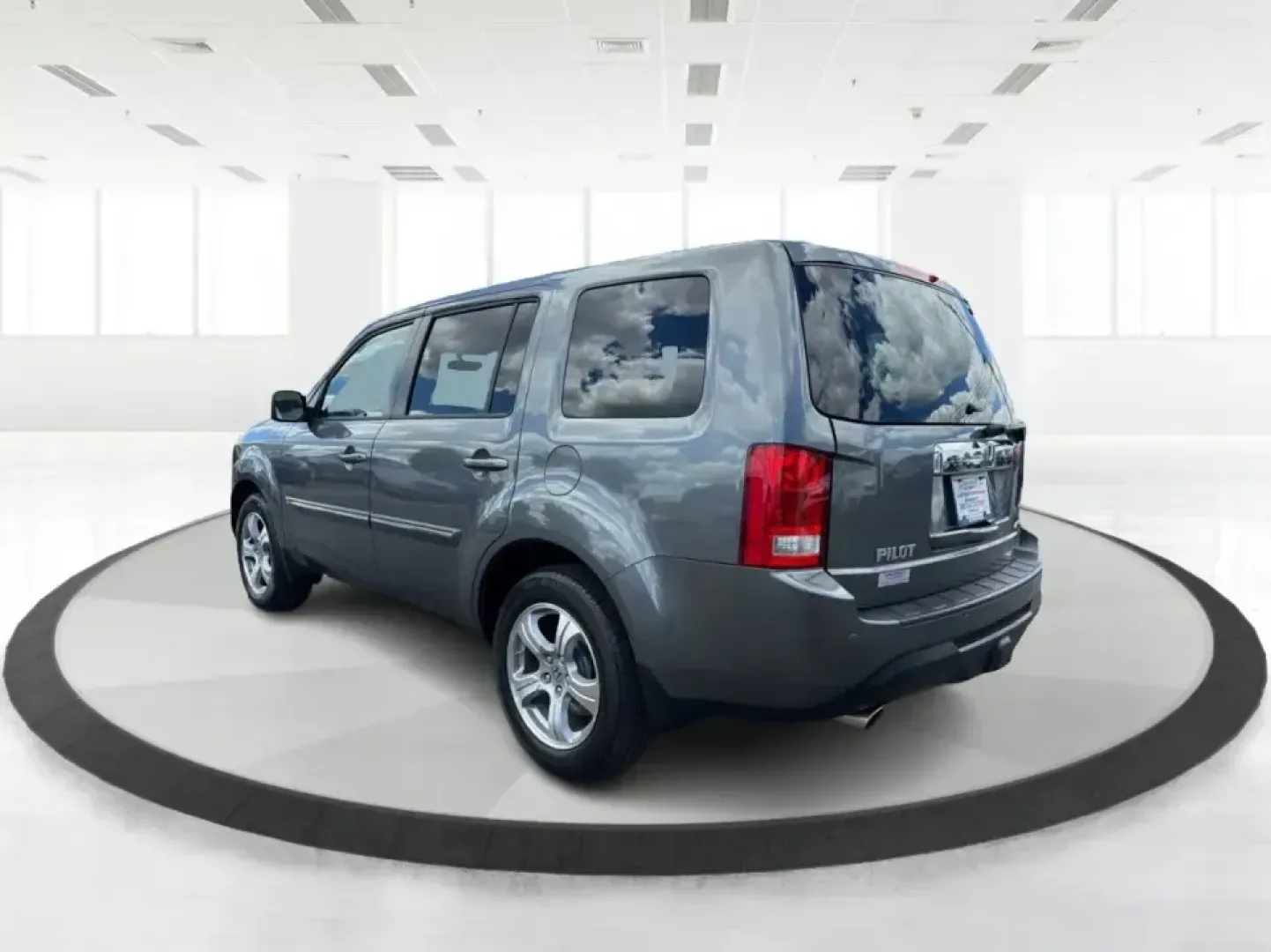 2012 Honda Pilot EX 4WD 5-Spd AT (5FNYF4H46CB) with an 3.5L V6 SOHC 24V engine, 5-Speed Automatic transmission, located at 401 Woodman Dr, Riverside, OH, 45431, (937) 908-9800, 39.760899, -84.123421 - Picture your next Ohio weekend: the kids packed up, coolers in the back, and plenty of room for friends-then cruising from Piqua to Indian Lake or over to Dayton without feeling cramped. This 2012 Honda Pilot EX 4WD is built for real life, whether you're tackling school drop-offs, long commutes on I - Photo#4