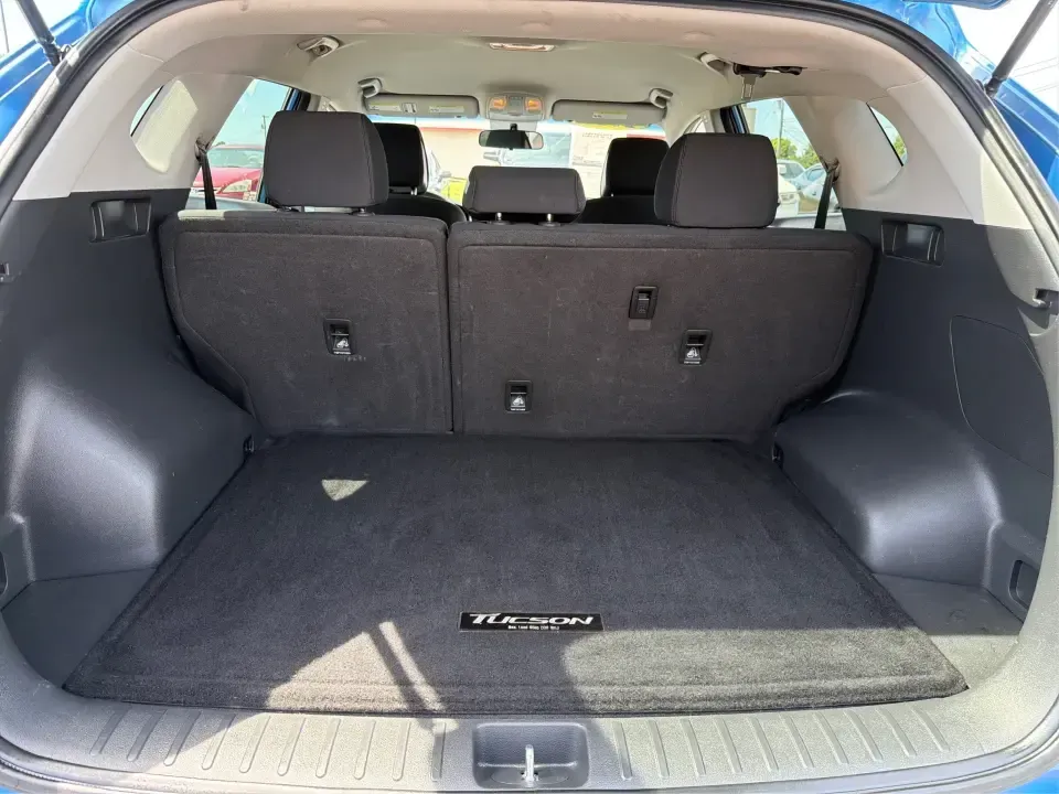 2016 Hyundai Tucson SE w/Preferred Package AWD (KM8J3CA41GU) with an 2.0L L4 DOHC 16V engine, 6A transmission, located at 401 Woodman Dr, Riverside, OH, 45431, (937) 908-9800, 39.760899, -84.123421 - Need an SUV that can handle Dayton-area commutes, rainy school drop-offs, and spontaneous weekend getaways without feeling oversized? This 2016 Hyundai Tucson SE w/Preferred Package AWD in eye-catching Caribbean Blue is built for real life-comfortable for daily drives, confident when the weather tur - Photo#12