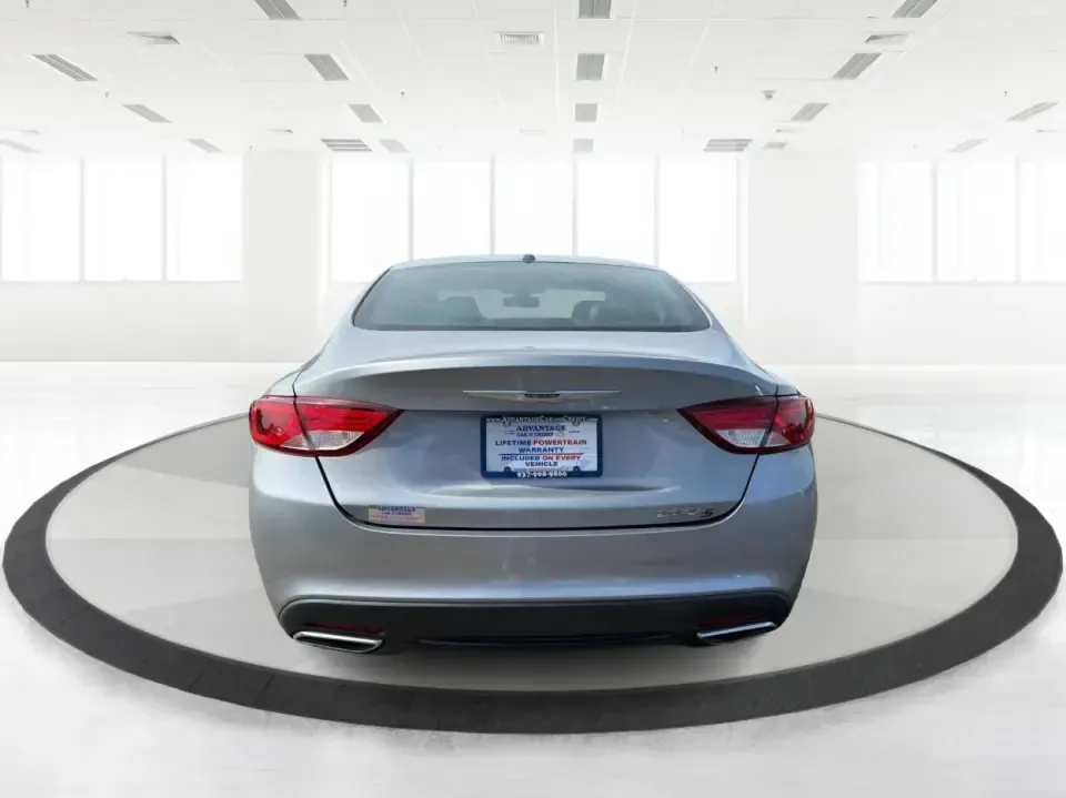 2015 Chrysler 200 S (1C3CCCBG2FN) with an 3.6L V6 DOHC 24V FFV engine, 9-Speed Automatic transmission, located at 1184 Kauffman Ave, Fairborn, OH, 45324, (937) 908-9800, 39.807072, -84.030914 - 2015 Chrysler 200 S - Photo#3