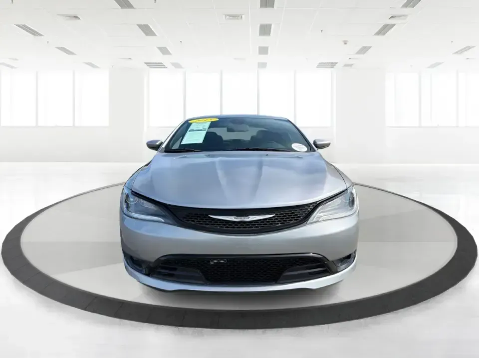 2015 Chrysler 200 S (1C3CCCBG2FN) with an 3.6L V6 DOHC 24V FFV engine, 9-Speed Automatic transmission, located at 1184 Kauffman Ave, Fairborn, OH, 45324, (937) 908-9800, 39.807072, -84.030914 - 2015 Chrysler 200 S - Photo#7