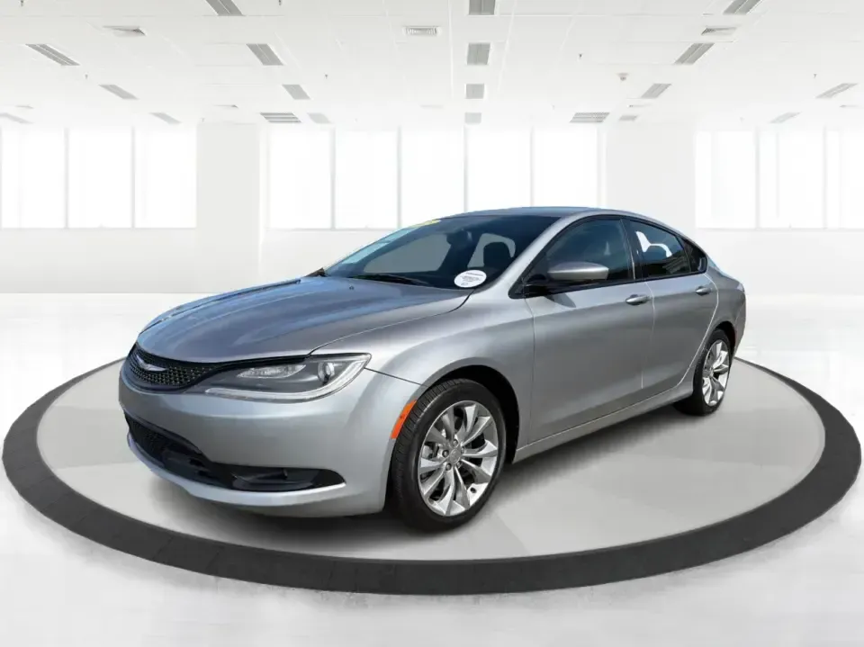 2015 Chrysler 200 S (1C3CCCBG2FN) with an 3.6L V6 DOHC 24V FFV engine, 9-Speed Automatic transmission, located at 1184 Kauffman Ave, Fairborn, OH, 45324, (937) 908-9800, 39.807072, -84.030914 - 2015 Chrysler 200 S - Photo#8