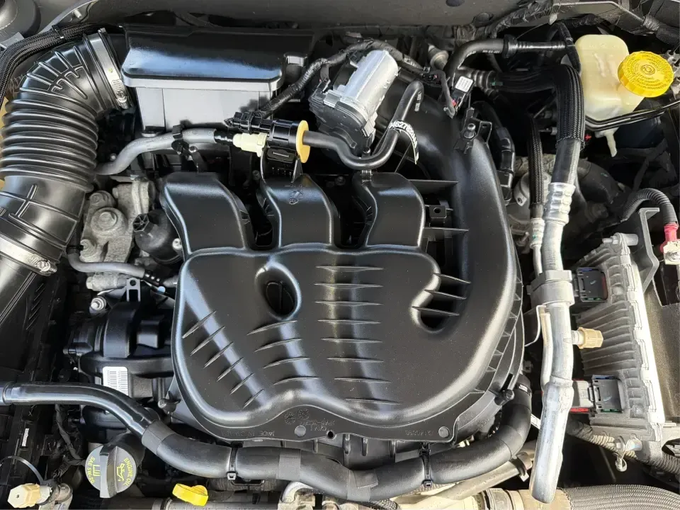 2015 Chrysler 200 S (1C3CCCBG2FN) with an 3.6L V6 DOHC 24V FFV engine, 9-Speed Automatic transmission, located at 1184 Kauffman Ave, Fairborn, OH, 45324, (937) 908-9800, 39.807072, -84.030914 - 2015 Chrysler 200 S - Photo#11