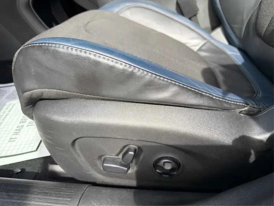 2015 Chrysler 200 S (1C3CCCBG2FN) with an 3.6L V6 DOHC 24V FFV engine, 9-Speed Automatic transmission, located at 1184 Kauffman Ave, Fairborn, OH, 45324, (937) 908-9800, 39.807072, -84.030914 - 2015 Chrysler 200 S - Photo#18