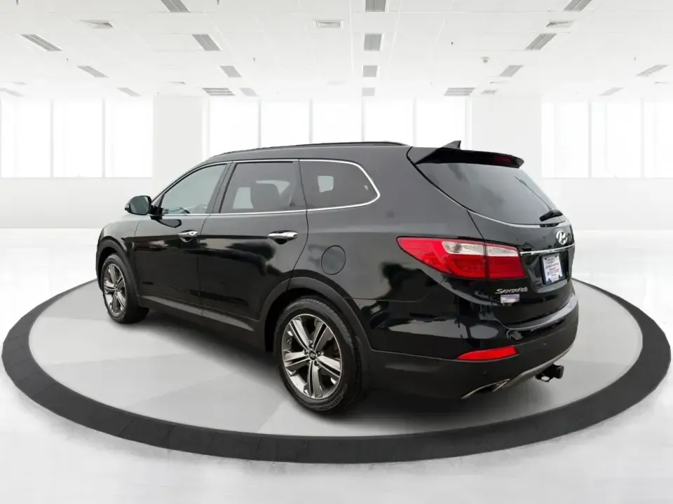 2014 Hyundai Santa Fe Limited AWD (KM8SRDHF4EU) with an 3.3L V6 DOHC 24V engine, 6-Speed Automatic transmission, located at 1230 East Main St, Xenia, OH, 45385, (937) 908-9800, 39.688026, -83.910172 - Picture your next weekend: loading up the family for a day at John Bryan State Park, heading out for youth sports in Beavercreek, or cruising I35 and US68 for an easy commute to Dayton. This 2014 Hyundai Santa Fe Limited AWD is built for real life in and around Xenia-roomy enough for growing familie - Photo#4