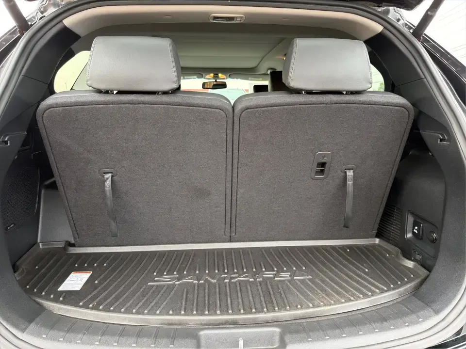 2014 Hyundai Santa Fe Limited AWD (KM8SRDHF4EU) with an 3.3L V6 DOHC 24V engine, 6-Speed Automatic transmission, located at 1230 East Main St, Xenia, OH, 45385, (937) 908-9800, 39.688026, -83.910172 - Picture your next weekend: loading up the family for a day at John Bryan State Park, heading out for youth sports in Beavercreek, or cruising I35 and US68 for an easy commute to Dayton. This 2014 Hyundai Santa Fe Limited AWD is built for real life in and around Xenia-roomy enough for growing familie - Photo#11