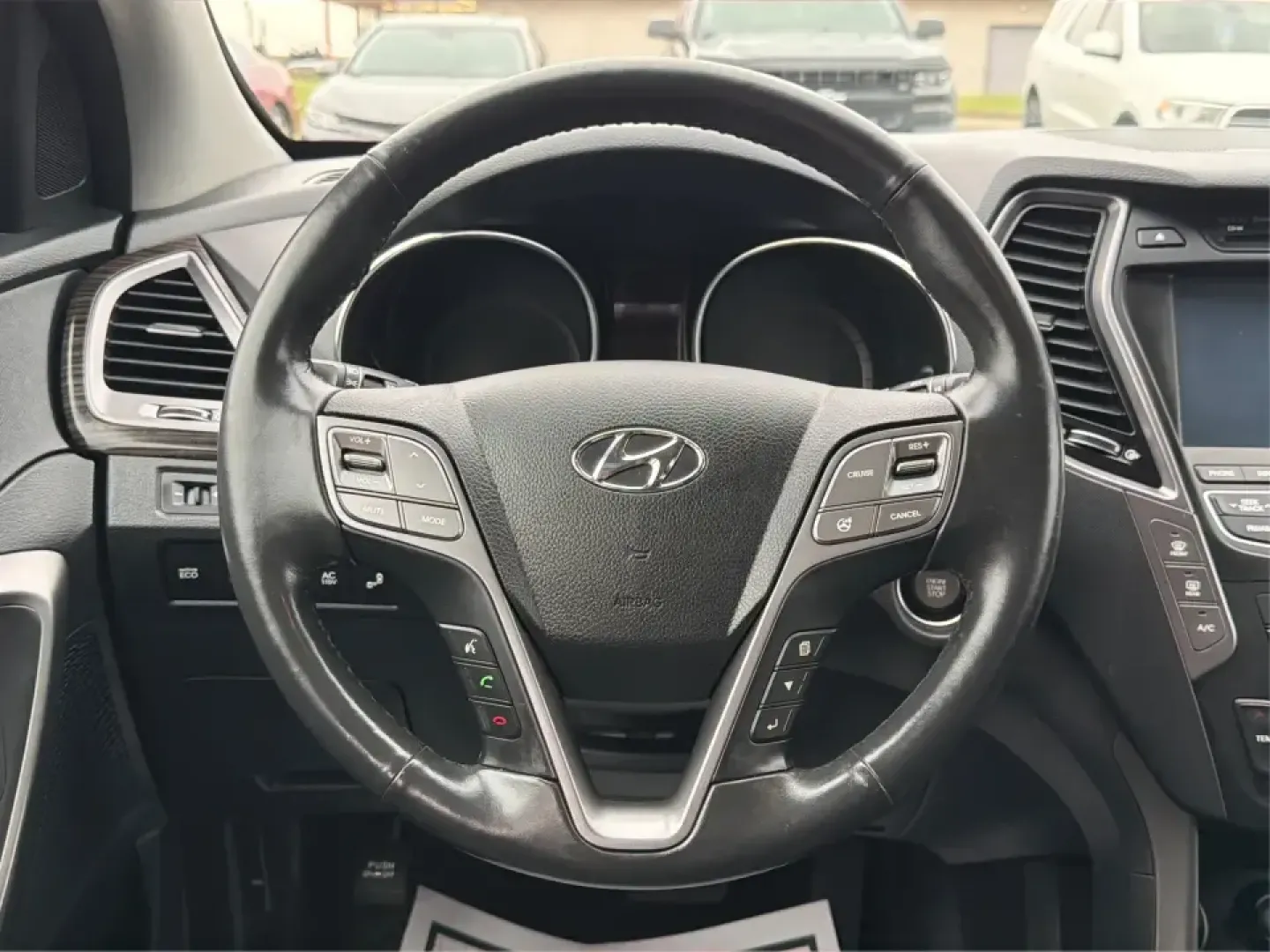 2014 Hyundai Santa Fe Limited AWD (KM8SRDHF4EU) with an 3.3L V6 DOHC 24V engine, 6-Speed Automatic transmission, located at 401 Woodman Dr, Riverside, OH, 45431, (937) 908-9800, 39.760899, -84.123421 - Picture your next weekend: loading up the family for a day at John Bryan State Park, heading out for youth sports in Beavercreek, or cruising I35 and US68 for an easy commute to Dayton. This 2014 Hyundai Santa Fe Limited AWD is built for real life in and around Xenia-roomy enough for growing familie- Photo#15