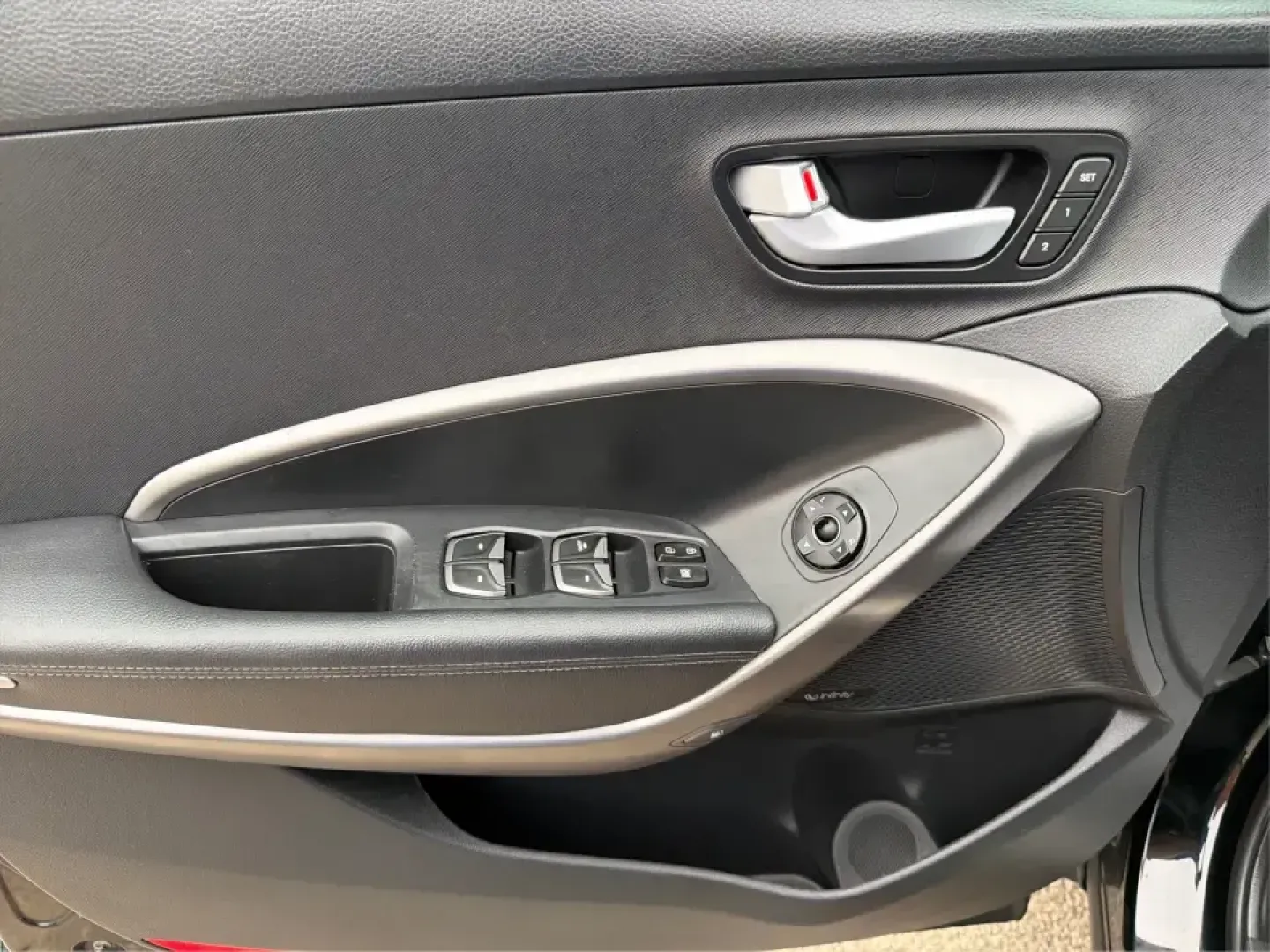 2014 Hyundai Santa Fe Limited AWD (KM8SRDHF4EU) with an 3.3L V6 DOHC 24V engine, 6-Speed Automatic transmission, located at 401 Woodman Dr, Riverside, OH, 45431, (937) 908-9800, 39.760899, -84.123421 - Picture your next weekend: loading up the family for a day at John Bryan State Park, heading out for youth sports in Beavercreek, or cruising I35 and US68 for an easy commute to Dayton. This 2014 Hyundai Santa Fe Limited AWD is built for real life in and around Xenia-roomy enough for growing familie- Photo#17